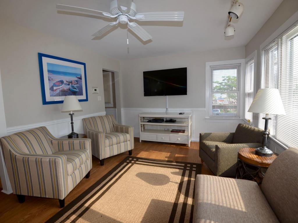 Surf Club Oceanfront Hotel Dewey Beach Exterior photo
